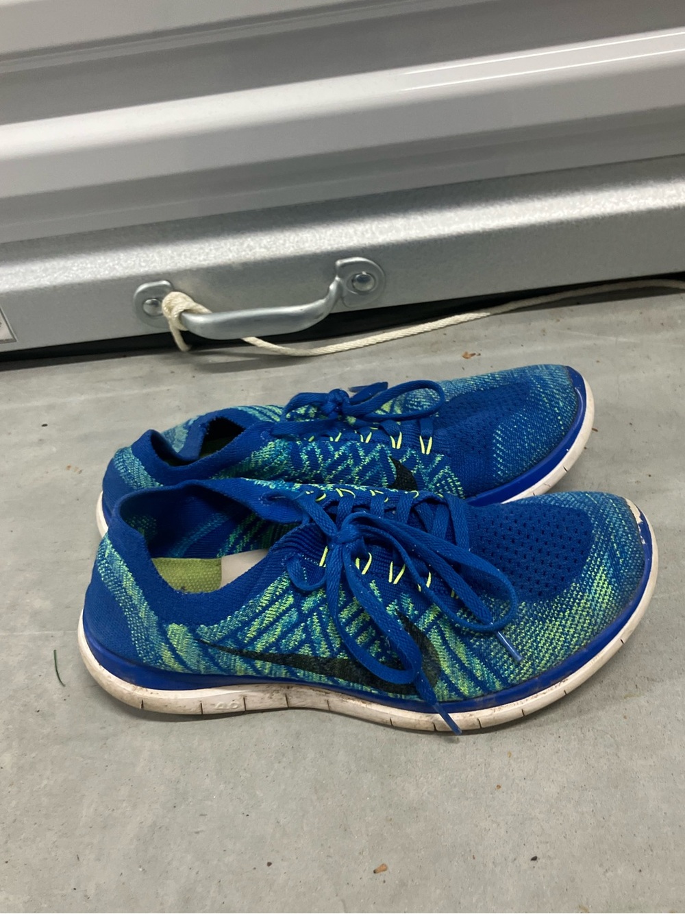 Nike Free 4.0 Flyknit running athletic shoes. 7170